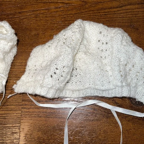 Vintage White Crochet Knit Baby Bonnet and Booties Set - Picture 4 of 9